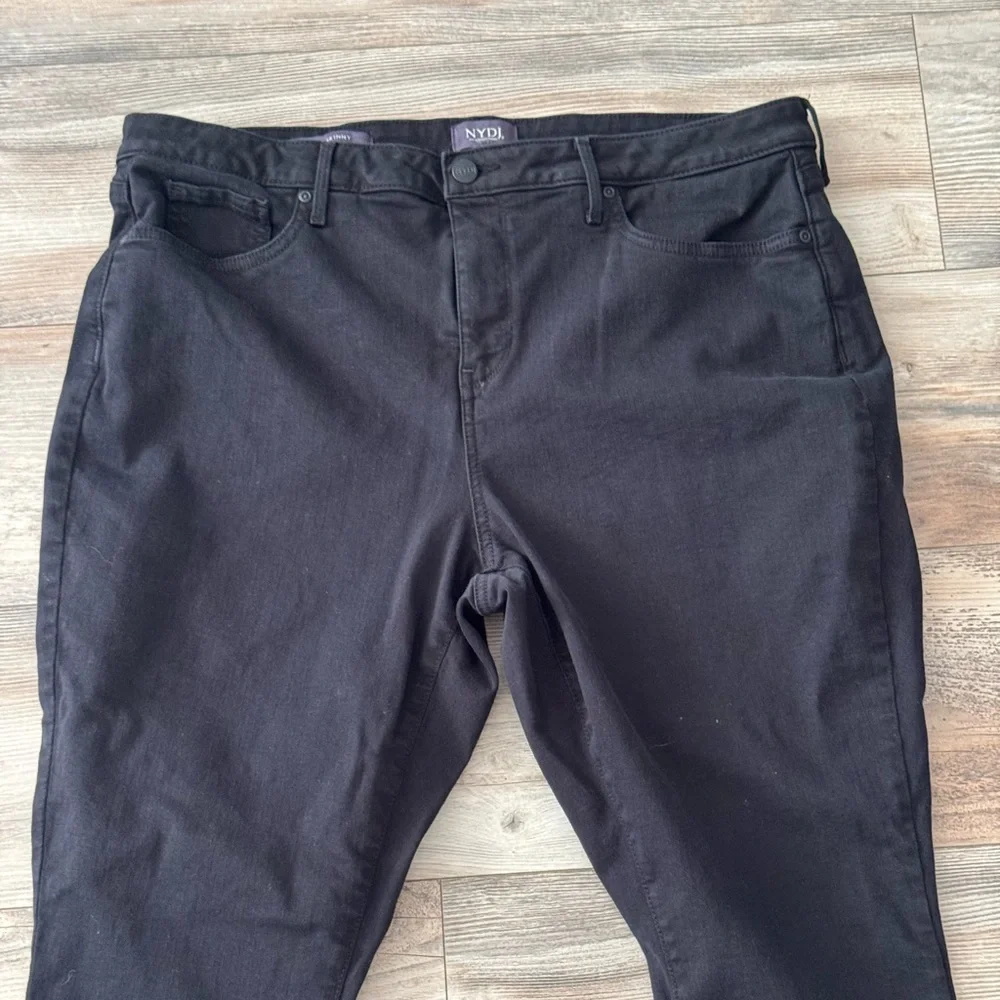 NYDJ Ami Skinny Jeans in Black 16 Like New!!